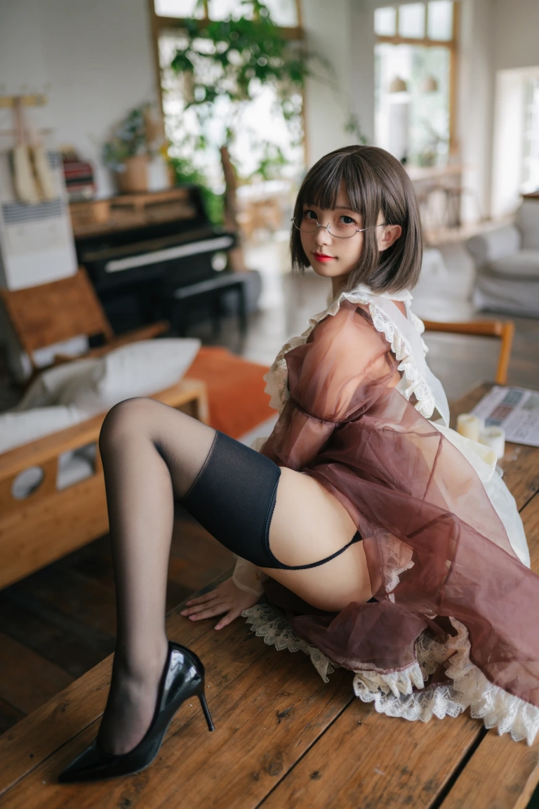 花铃《透明女仆》主题写真：89张全套美图