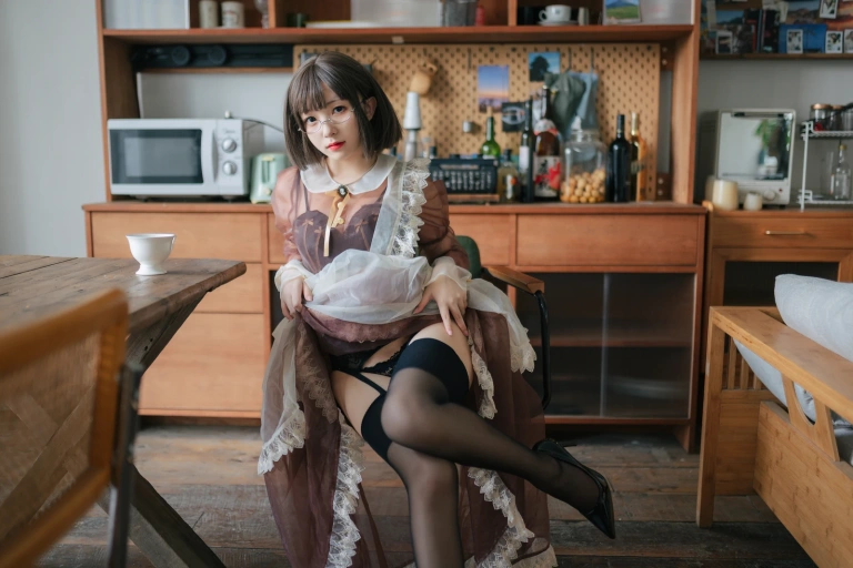 花铃《透明女仆》主题写真：89张全套美图