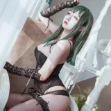 日奈娇(椎名莜)《情趣黑丝》主题写真：9张全套美图