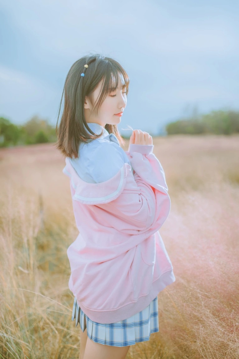 面饼仙儿《粉黛草JK》主题写真：19张全套美图