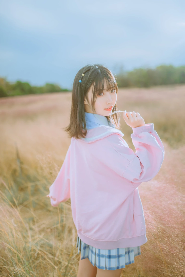 面饼仙儿《粉黛草JK》主题写真：19张全套美图