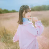 面饼仙儿《粉黛草JK》主题写真：19张全套美图