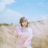面饼仙儿《粉黛草JK》主题写真：19张全套美图