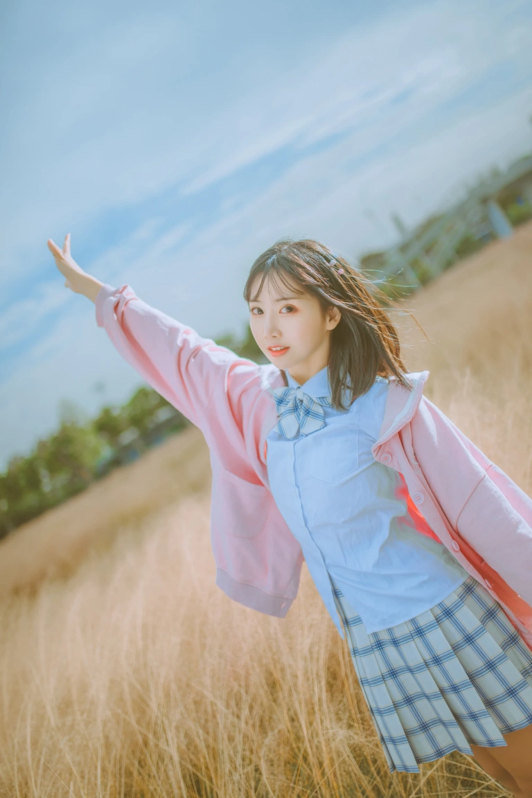 面饼仙儿《粉黛草JK》主题写真：19张全套美图