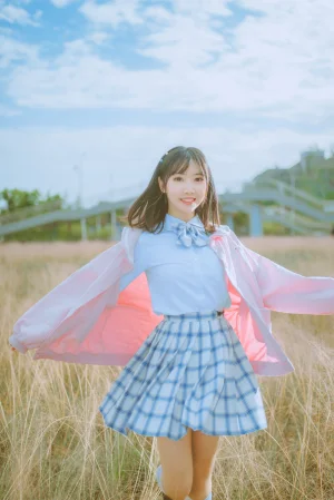 面饼仙儿《粉黛草JK》主题写真：19张全套美图