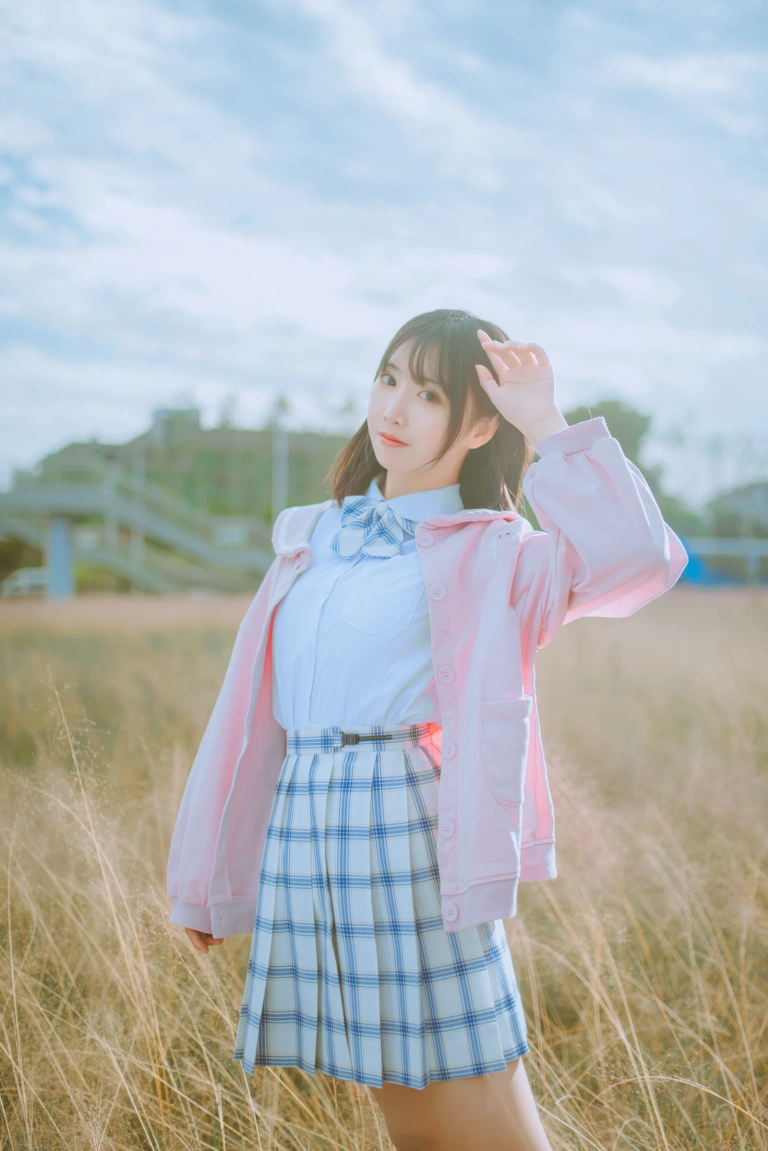 面饼仙儿《粉黛草JK》主题写真：19张全套美图