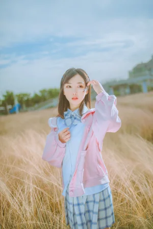 面饼仙儿《粉黛草JK》主题写真：19张全套美图