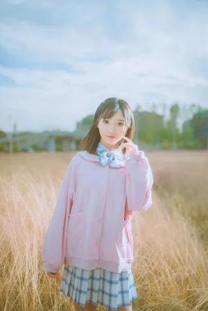 面饼仙儿《粉黛草JK》主题写真：19张全套美图