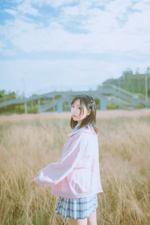 面饼仙儿《粉黛草JK》主题写真：19张全套美图