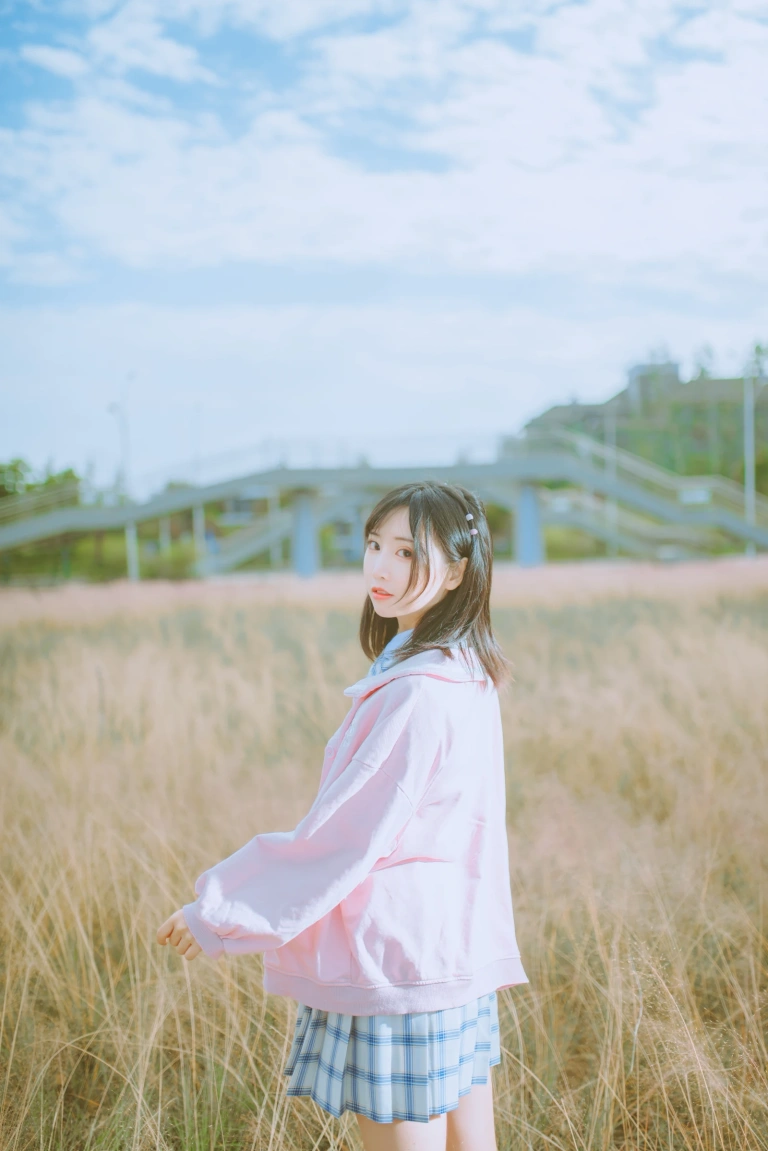 面饼仙儿《粉黛草JK》主题写真：19张全套美图