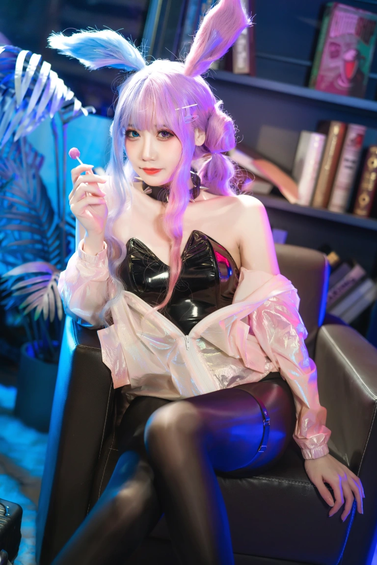 焖焖碳《麻辣兔头X异色兔》主题写真：38张全套美图