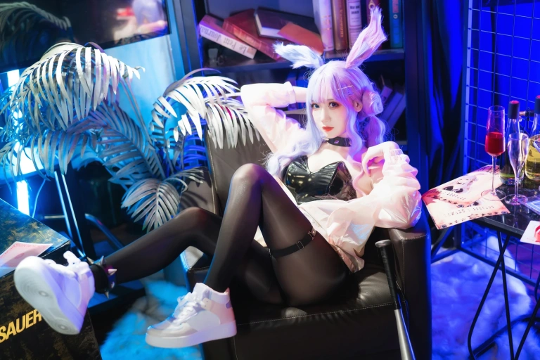 焖焖碳《麻辣兔头X异色兔》主题写真：38张全套美图