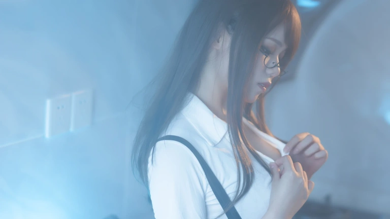七月喵子《眼镜娘1号》主题写真：21张全套美图