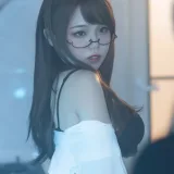 七月喵子《眼镜娘1号》主题写真：21张全套美图