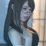 七月喵子《眼镜娘1号》主题写真：21张全套美图