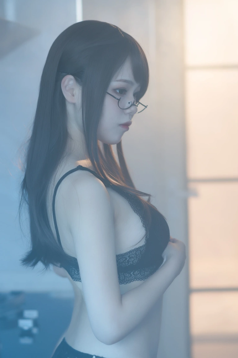 七月喵子《眼镜娘1号》主题写真：21张全套美图