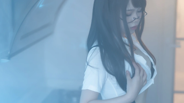 七月喵子《眼镜娘1号》主题写真：21张全套美图