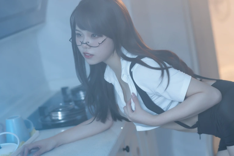 七月喵子《眼镜娘1号》主题写真：21张全套美图