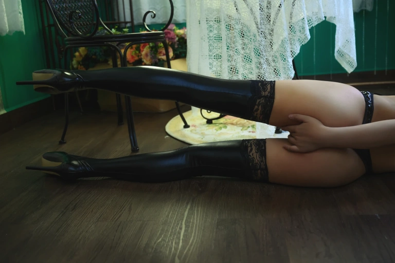抱走莫子《胶衣2》主题写真：39张全套美图