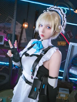 小和甜酒《蔚蓝档案 飞鸟马时女仆》主题写真：31张全套美图