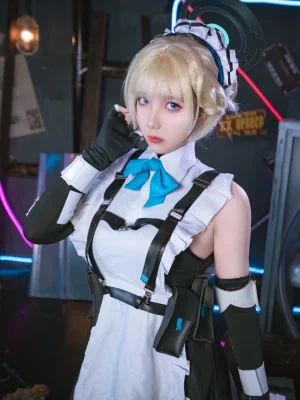 小和甜酒《蔚蓝档案 飞鸟马时女仆》主题写真：31张全套美图