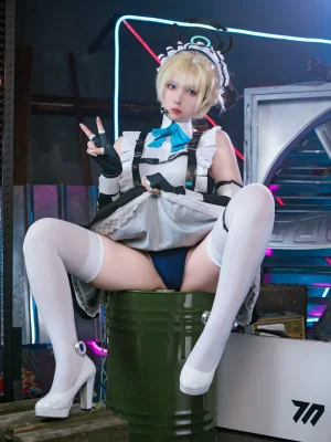 小和甜酒《蔚蓝档案 飞鸟马时女仆》主题写真：31张全套美图