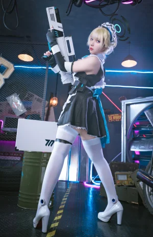 小和甜酒《蔚蓝档案 飞鸟马时女仆》主题写真：31张全套美图