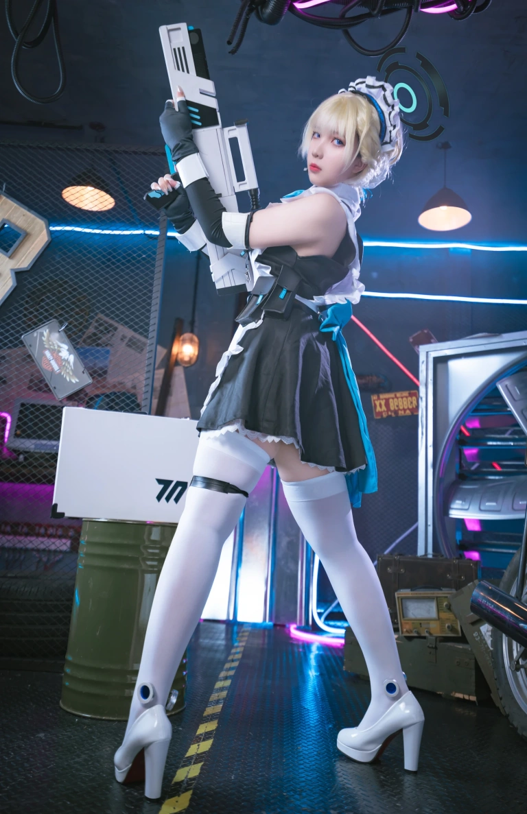 小和甜酒《蔚蓝档案 飞鸟马时女仆》主题写真：31张全套美图