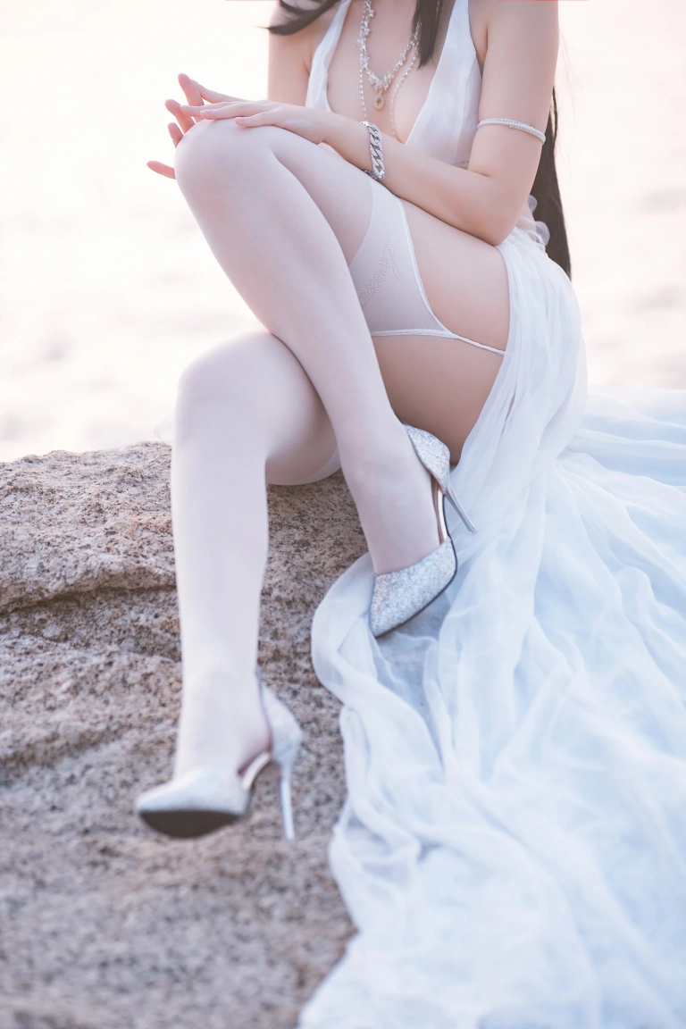 宮本桜《碧蓝航线 大凤花嫁》主题写真：32张全套美图