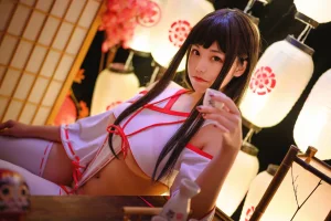 蜜汁猫裘《巫女》主题写真：32张全套美图