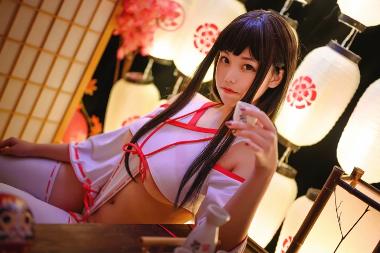 蜜汁猫裘《巫女》主题写真：32张全套美图
