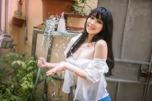 汪知子《夏日小院》主题写真：33张全套美图