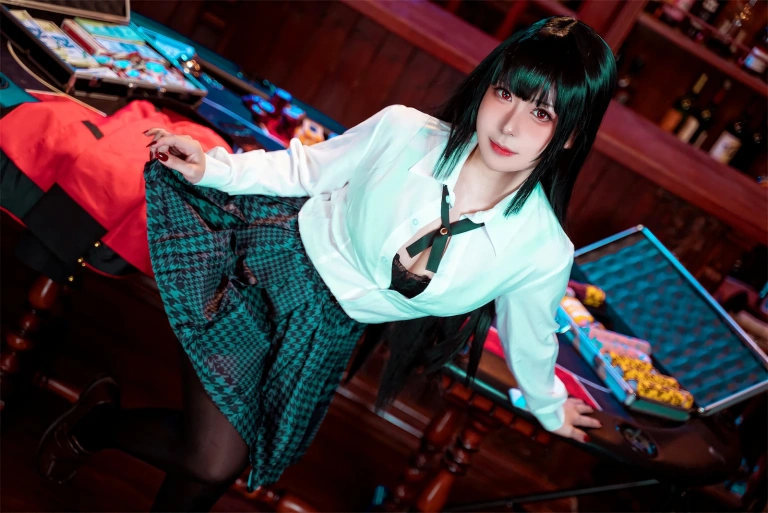 虎森森《蛇喰梦子》主题写真：35张全套美图