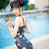 木棉棉《草莓泳衣》主题写真：40张全套美图