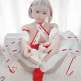 朝霧愛《巫女服自拍》主题写真：40张全套美图