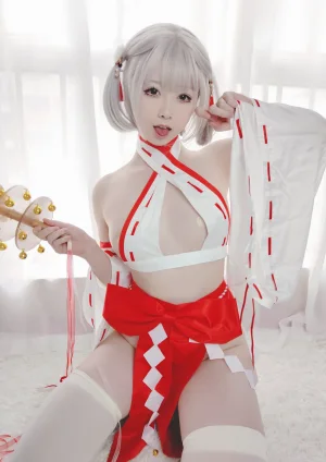 朝霧愛《巫女服自拍》主题写真：40张全套美图