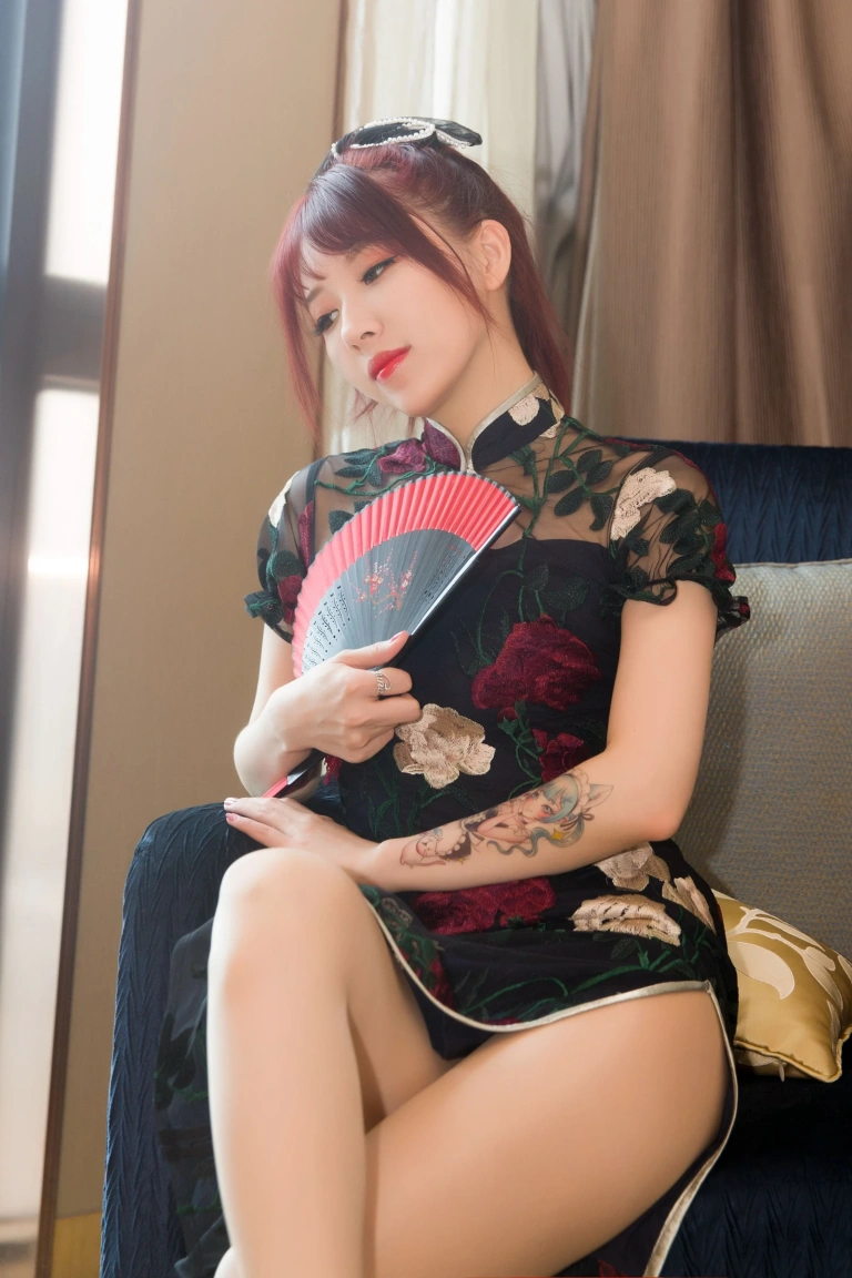 小女巫露娜《烟影如画》主题写真：40张全套美图