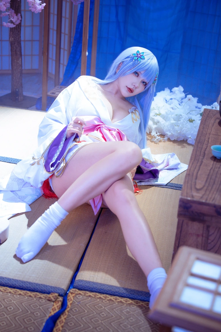 是一只熊仔《白雪姬（美少女万华镜异闻：雪女）》主题写真：41张全套美图