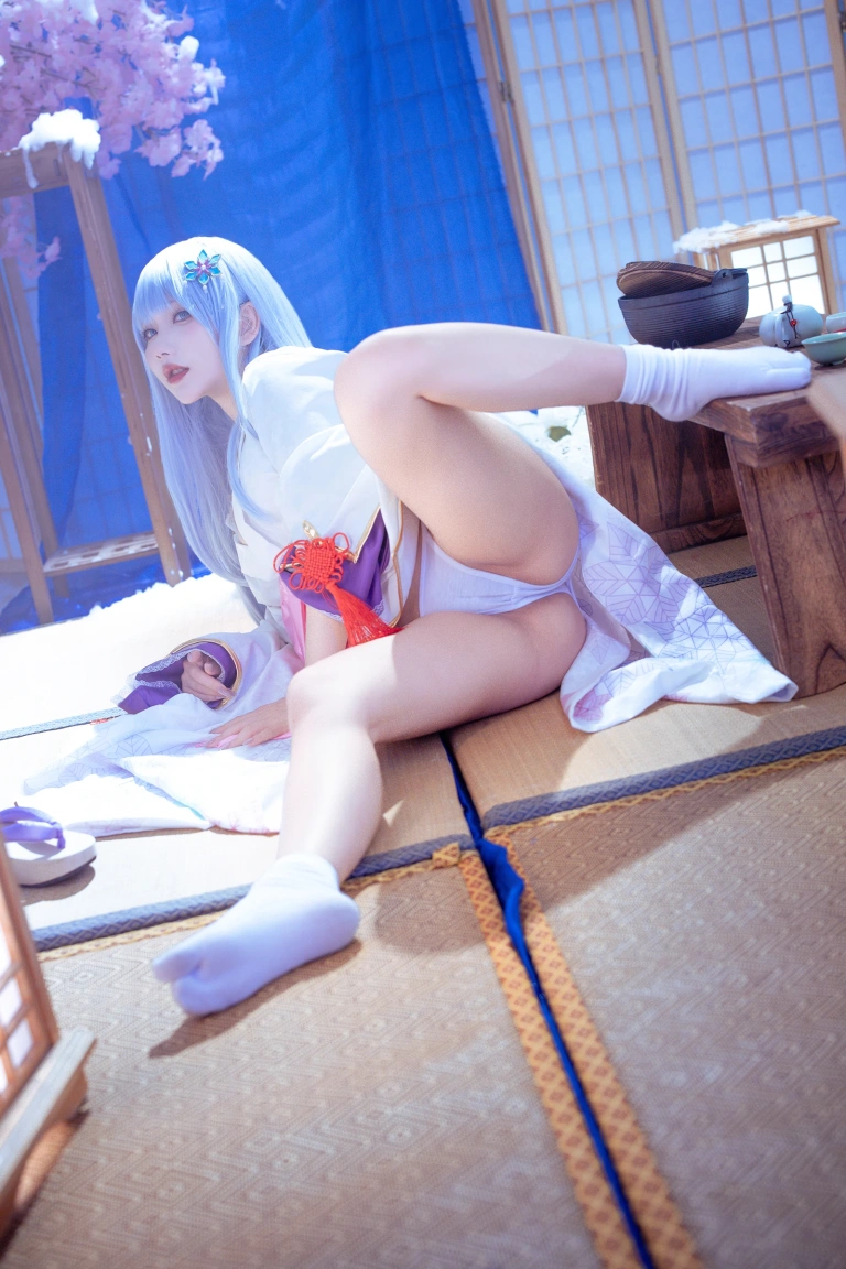 是一只熊仔《白雪姬（美少女万华镜异闻：雪女）》主题写真：41张全套美图