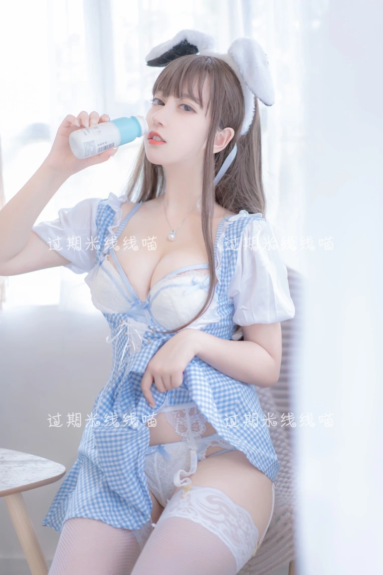 过期米线线喵《蓝白》主题写真：55张全套美图