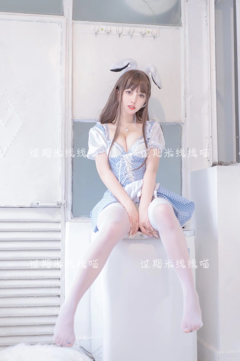 过期米线线喵《蓝白》主题写真：55张全套美图