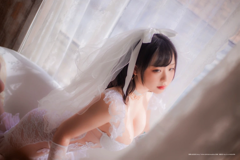 皮皮奶《朦胧婚纱》主题写真：66张全套美图