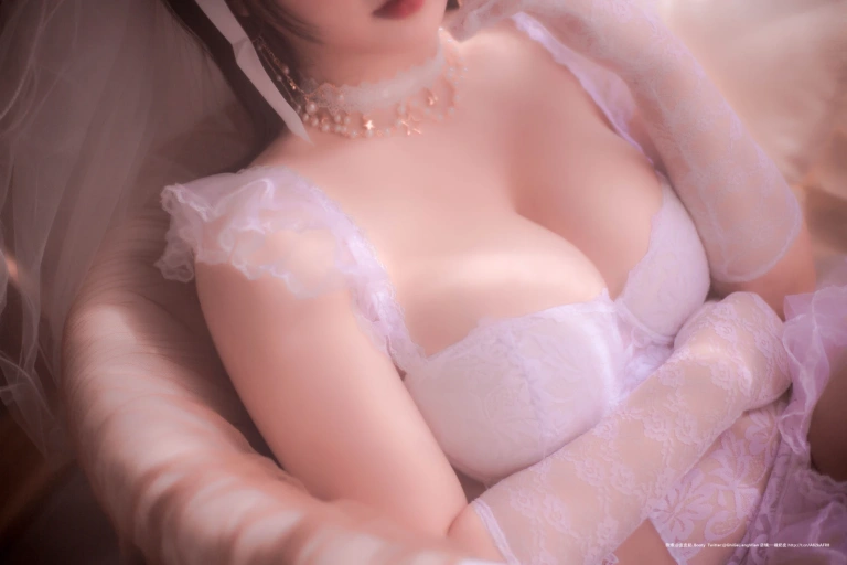 皮皮奶《朦胧婚纱》主题写真：66张全套美图