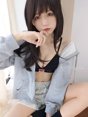 迷之呆梨《Fantia 2022年09月会员合集（8期）》主题写真：171张全套美图，含4个视频