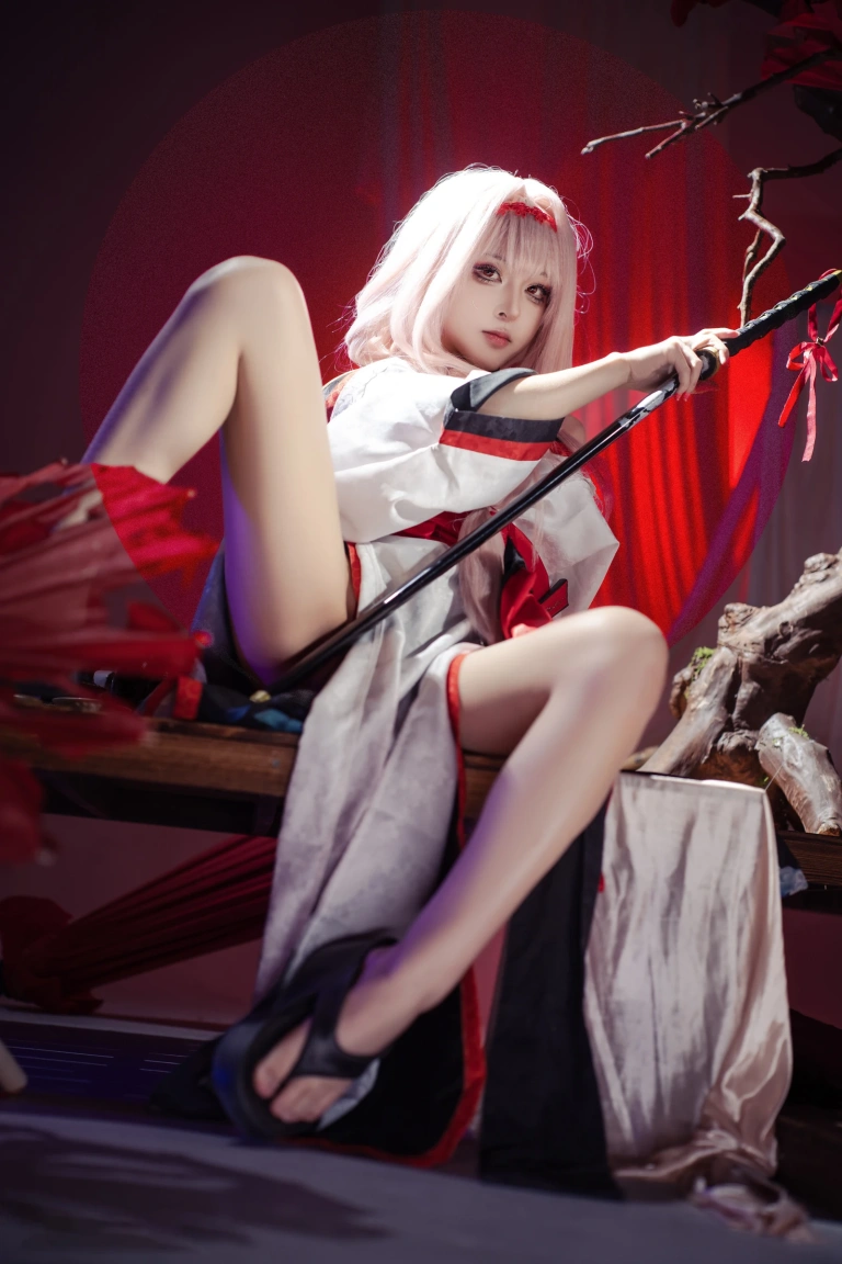 矢量鱼《Nikke胜利女神 暗莲》主题写真：30张全套美图