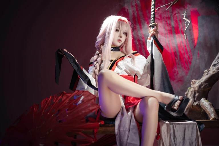 矢量鱼《Nikke胜利女神 暗莲》主题写真：30张全套美图