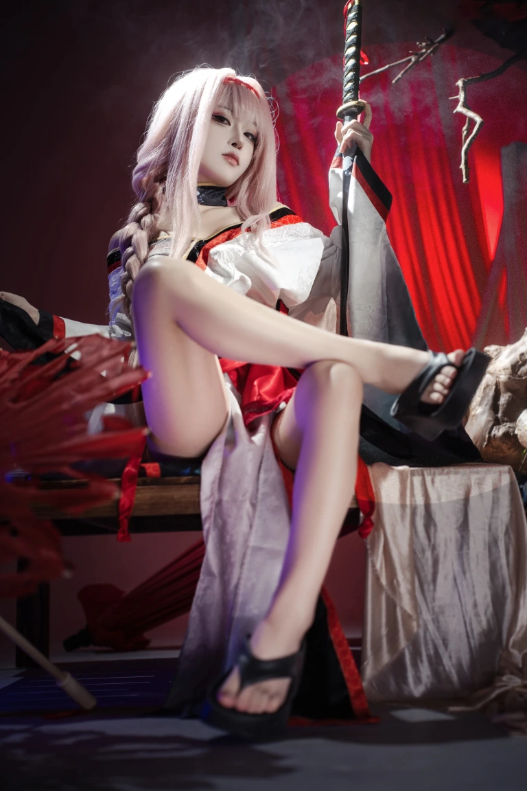 矢量鱼《Nikke胜利女神 暗莲》主题写真：30张全套美图