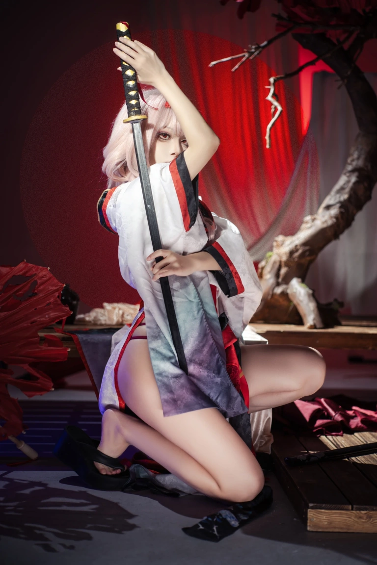 矢量鱼《Nikke胜利女神 暗莲》主题写真：30张全套美图