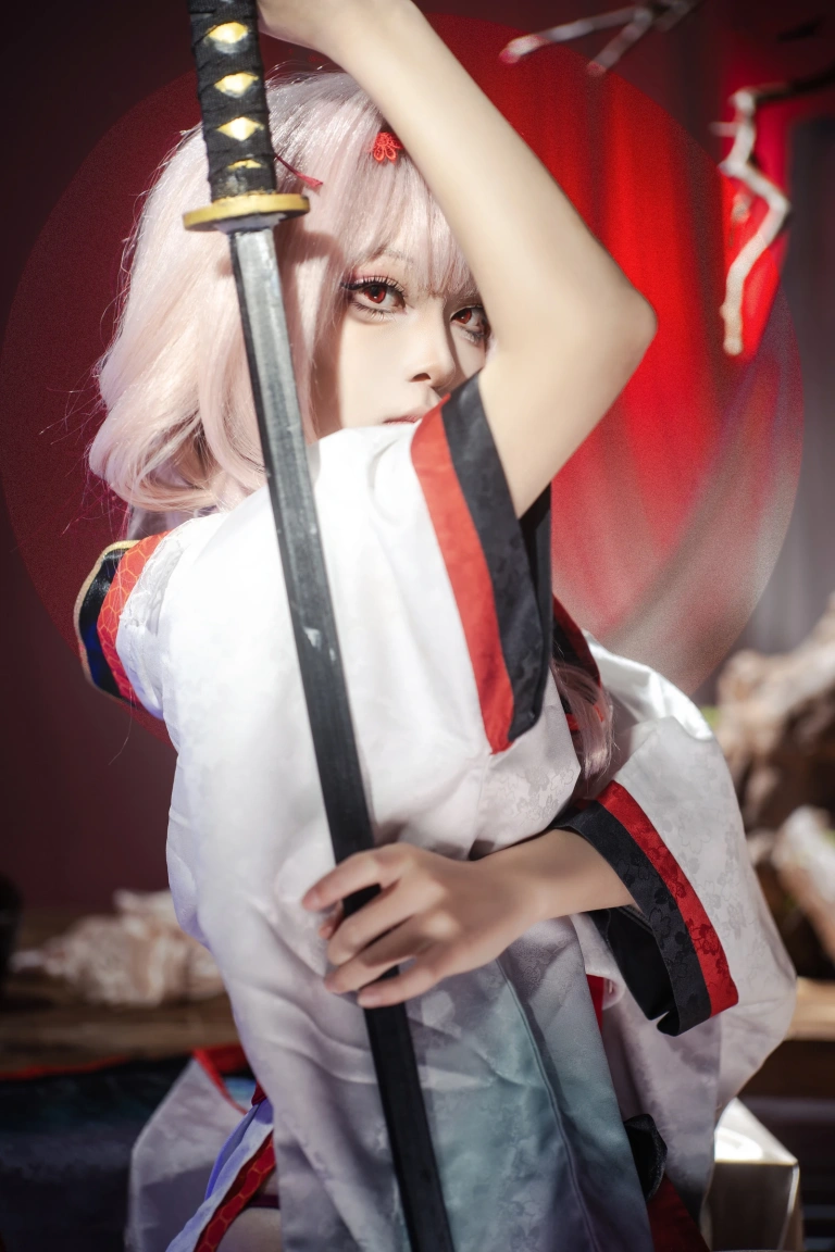 矢量鱼《Nikke胜利女神 暗莲》主题写真：30张全套美图