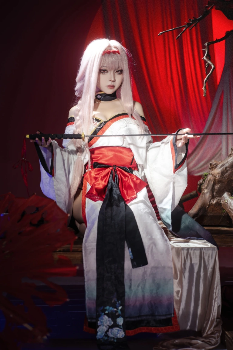 矢量鱼《Nikke胜利女神 暗莲》主题写真：30张全套美图